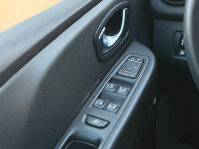 Renault Clio dCi 8V 75 CV 5 porte Moschino Life (20)