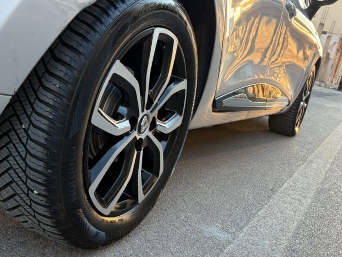 Renault Clio dCi 8V 75 CV 5 porte Moschino Life (5)