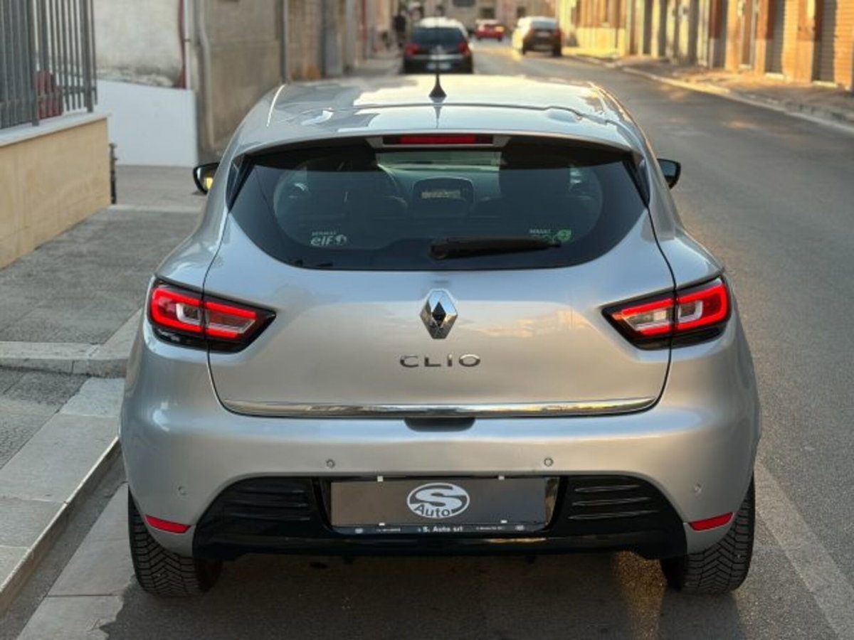 Renault Clio dCi 8V 75 CV 5 porte Moschino Life (6)