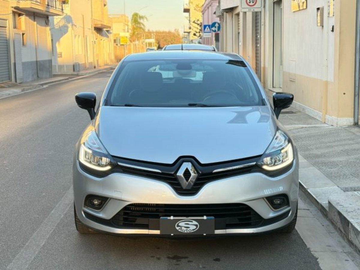 Renault Clio dCi 8V 75 CV 5 porte Moschino Life (9)