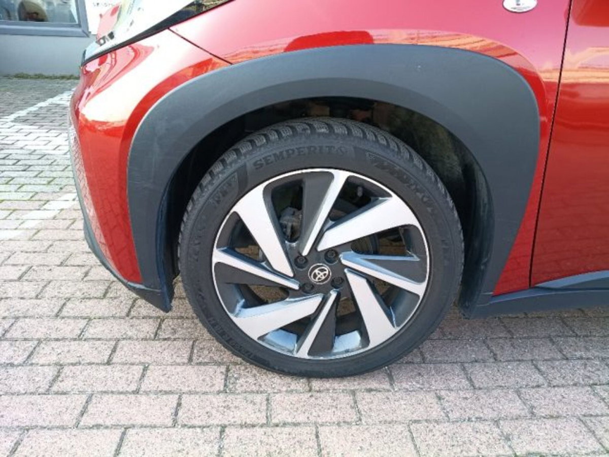 Toyota Aygo X 1.0 VVT-i 72 CV 5 porte Limited S-CVT (9)