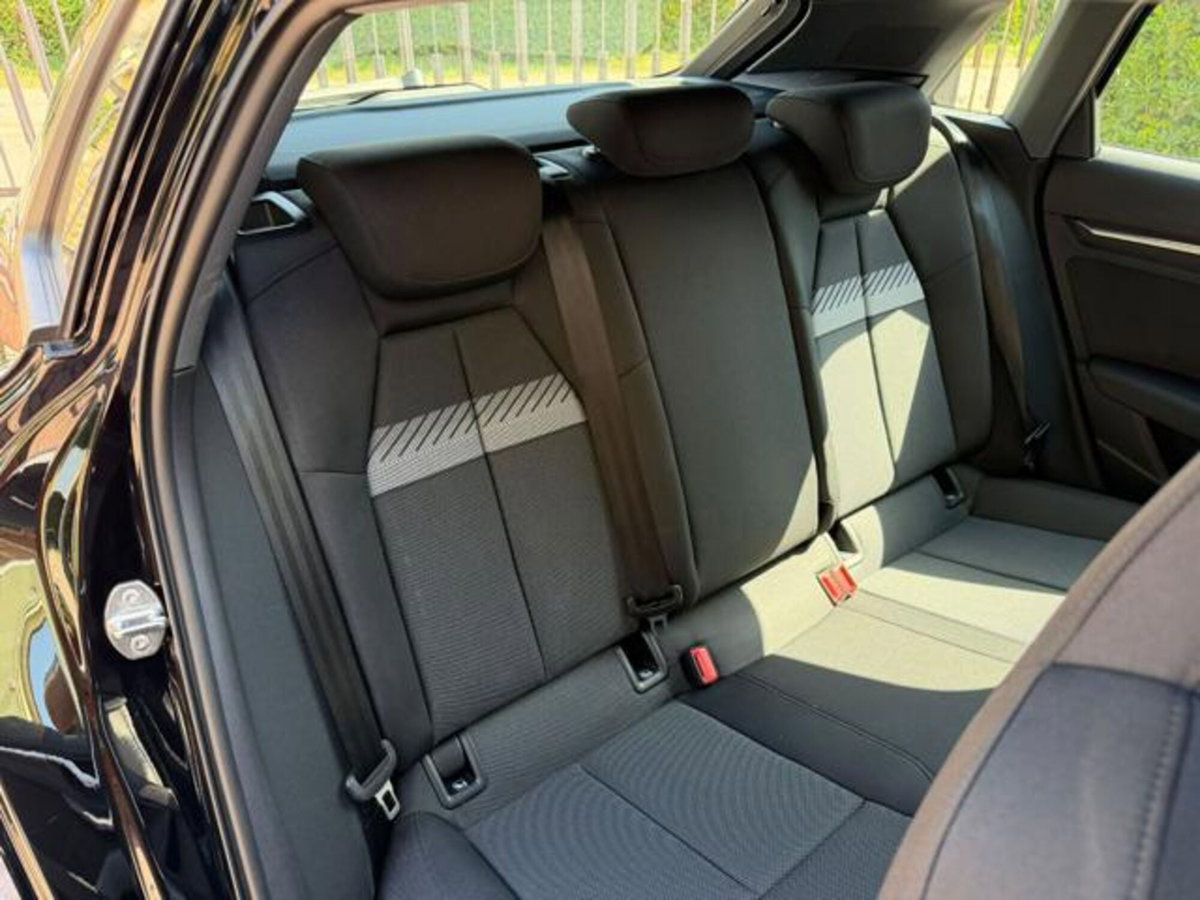 Audi A3 Sedan 30 TFSI S tronic Business (10)