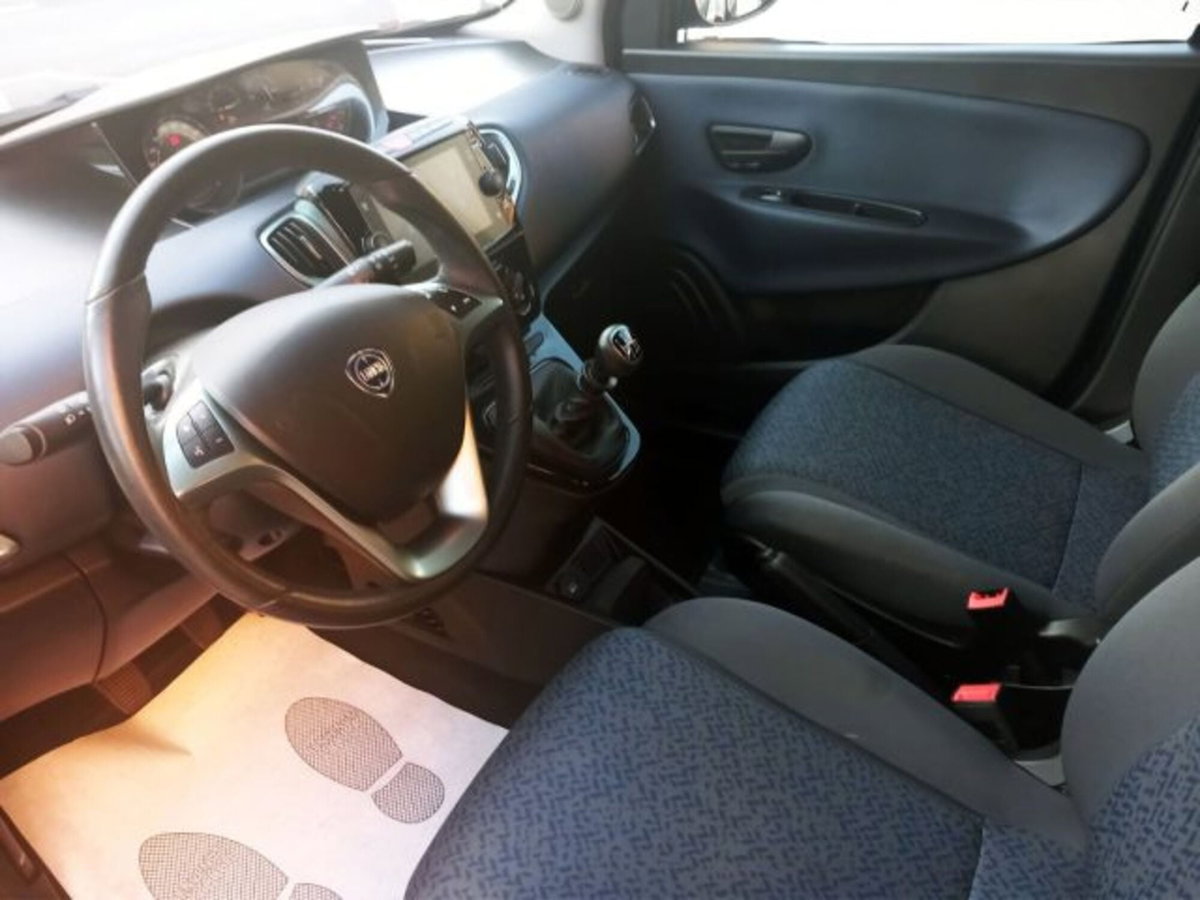 Lancia Ypsilon 1.0 FireFly 5 porte S&S Hybrid Gold Plus (8)