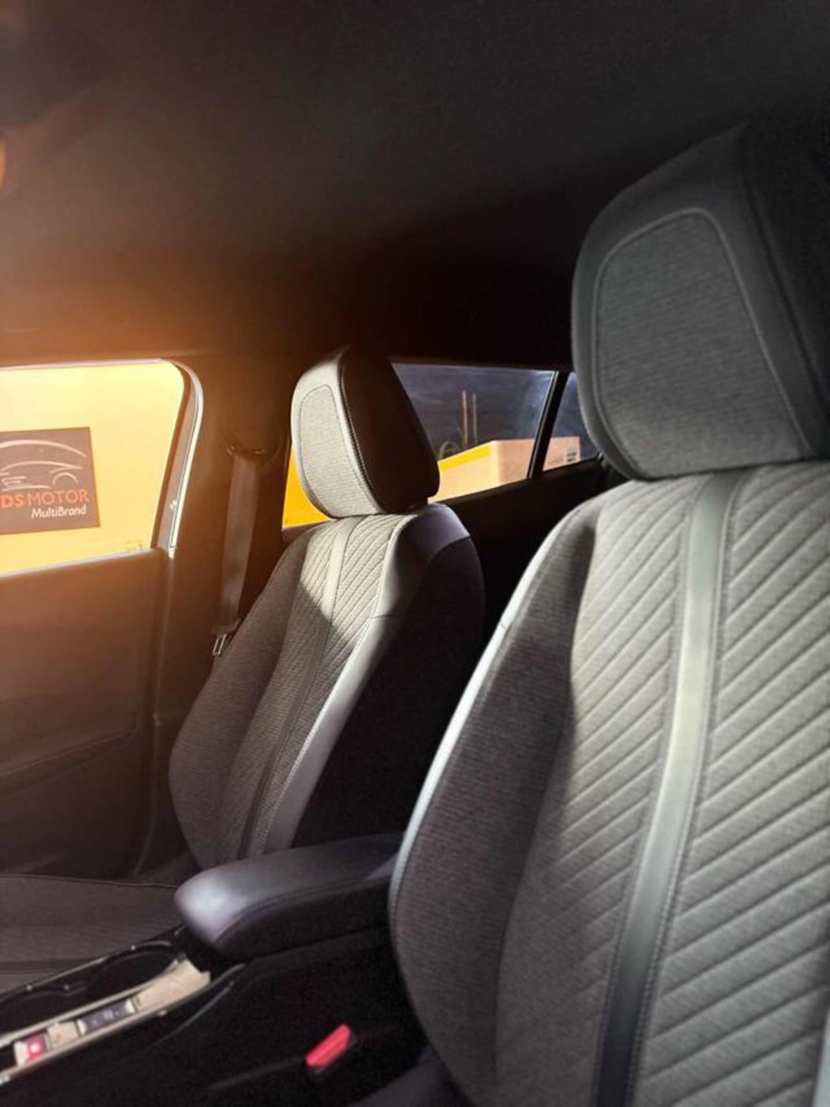 Peugeot 2008 PureTech 100 S&S Allure (11)