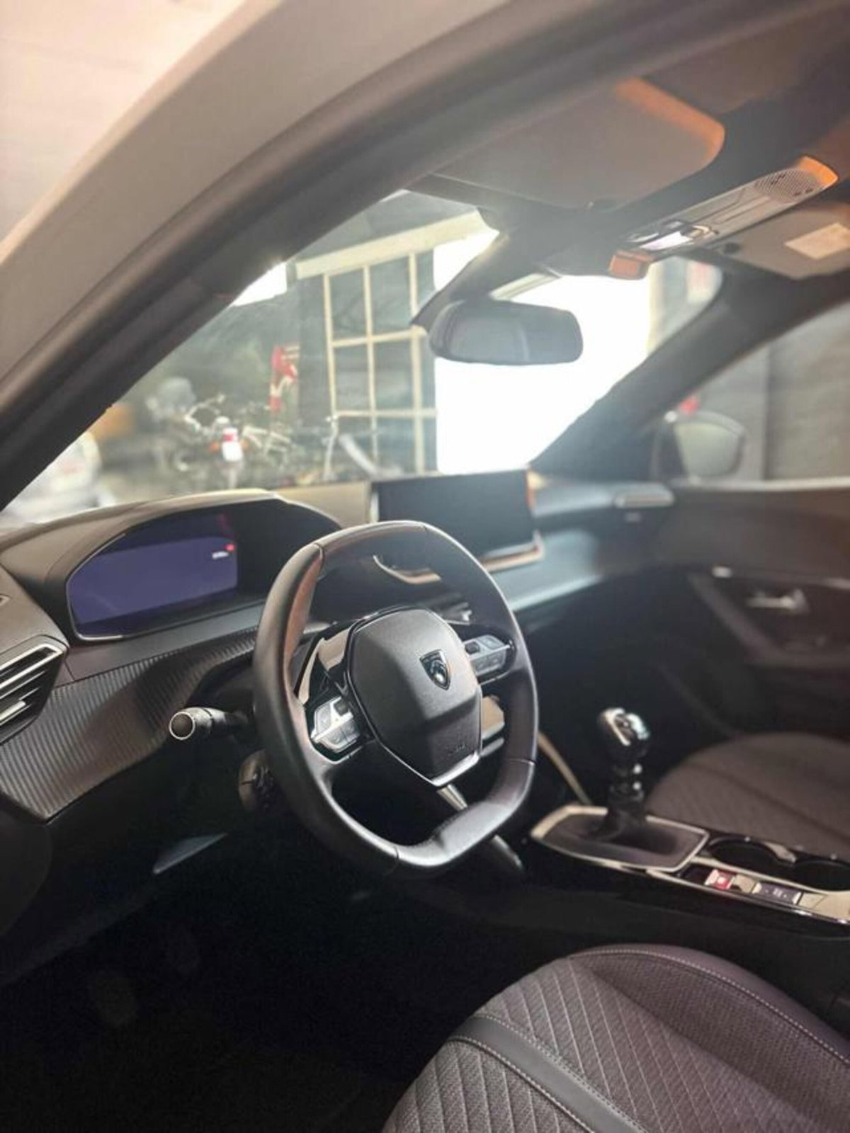 Peugeot 2008 PureTech 100 S&S Allure (9)