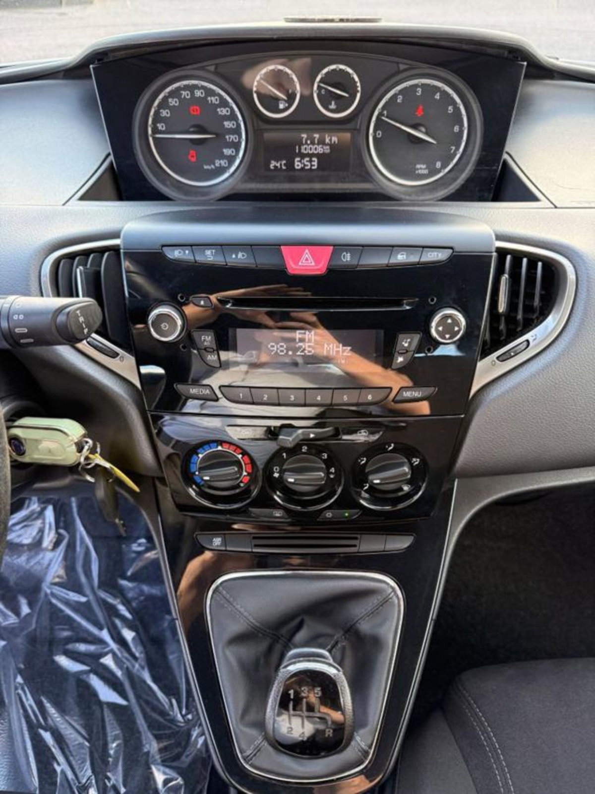 Lancia Ypsilon 1.2 69 CV 5 porte Silver (10)