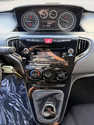 Lancia Ypsilon 1.2 69 CV 5 porte Silver (10)