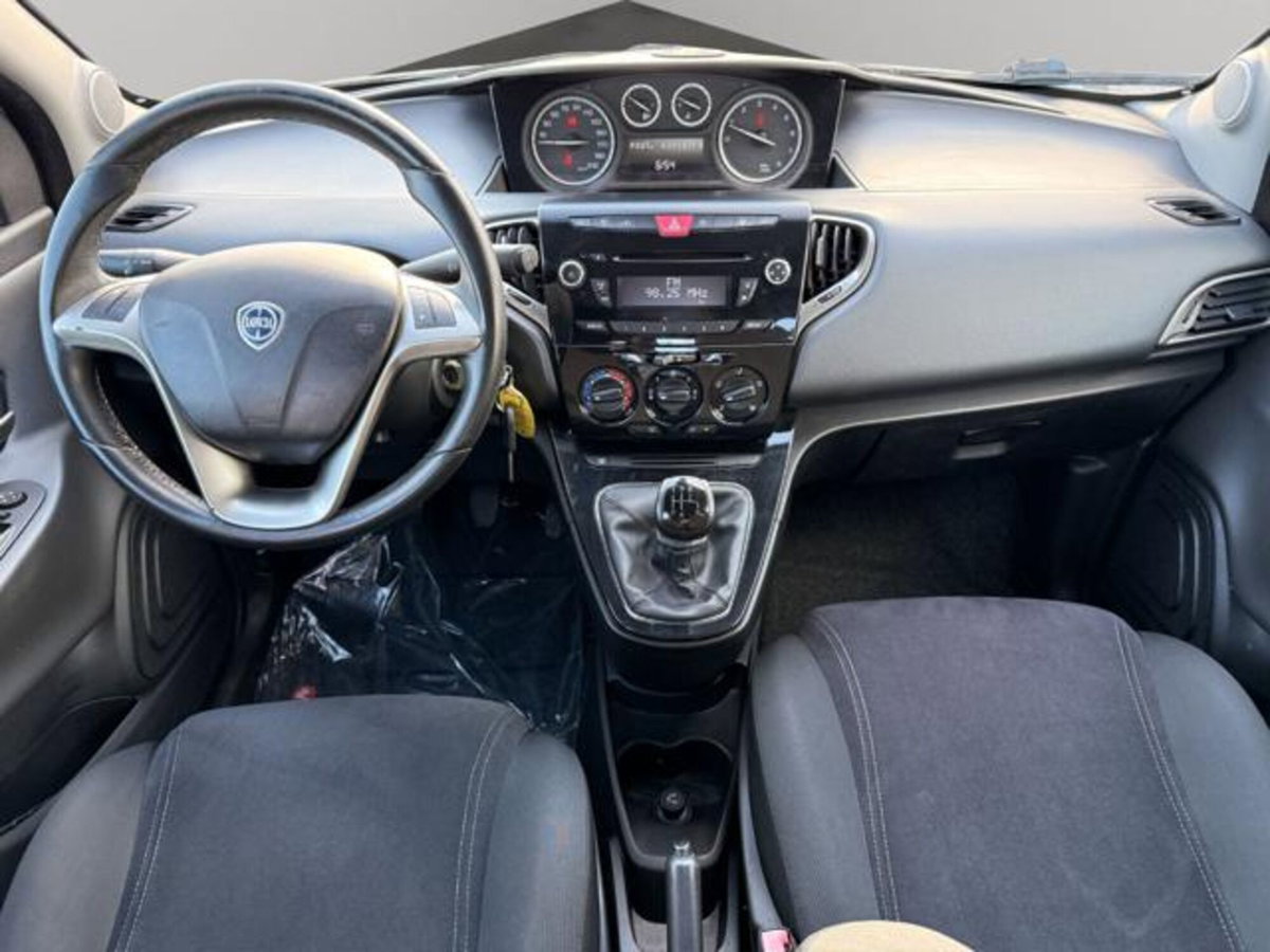 Lancia Ypsilon 1.2 69 CV 5 porte Silver (12)