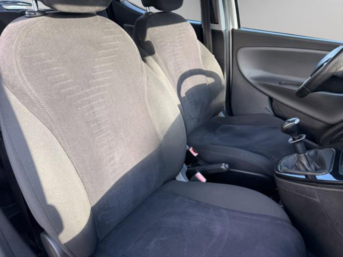 Lancia Ypsilon 1.2 69 CV 5 porte Silver (14)
