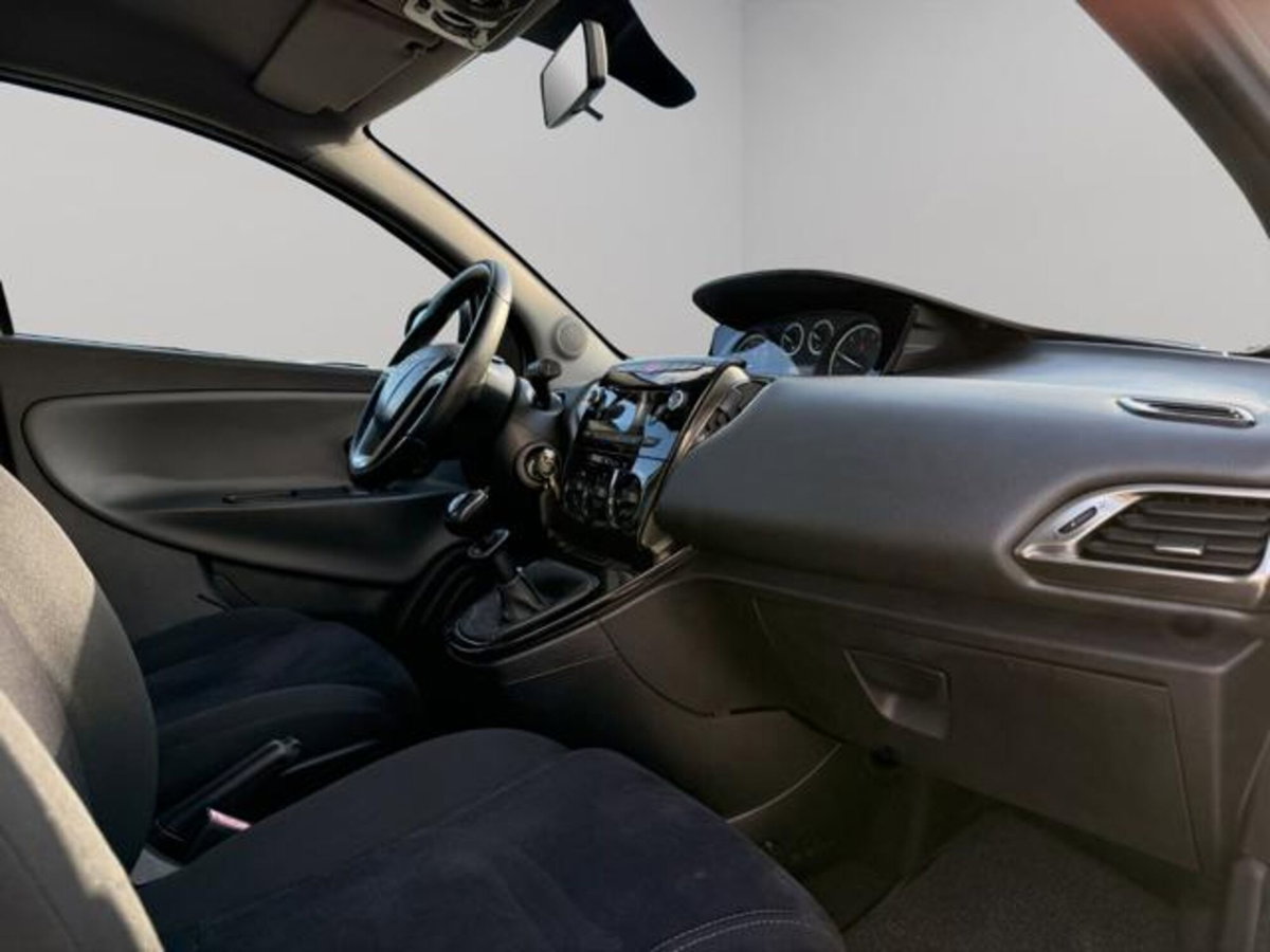 Lancia Ypsilon 1.2 69 CV 5 porte Silver (15)