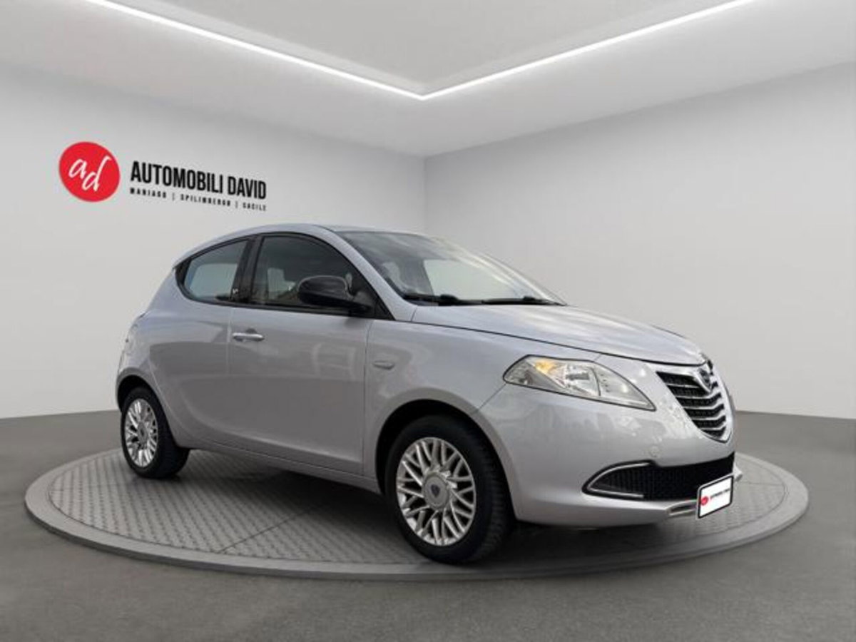 Lancia Ypsilon 1.2 69 CV 5 porte Silver (2)