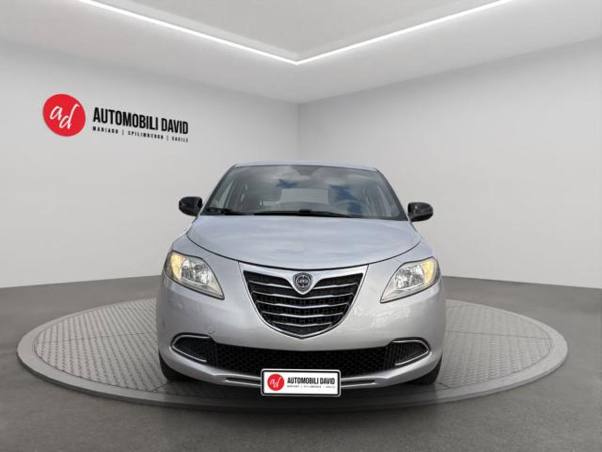 Lancia Ypsilon 1.2 69 CV 5 porte Silver (5)