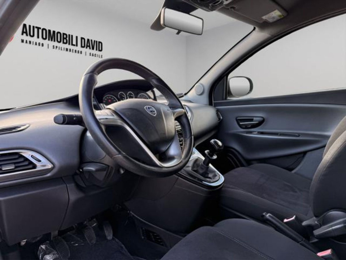 Lancia Ypsilon 1.2 69 CV 5 porte Silver (7)