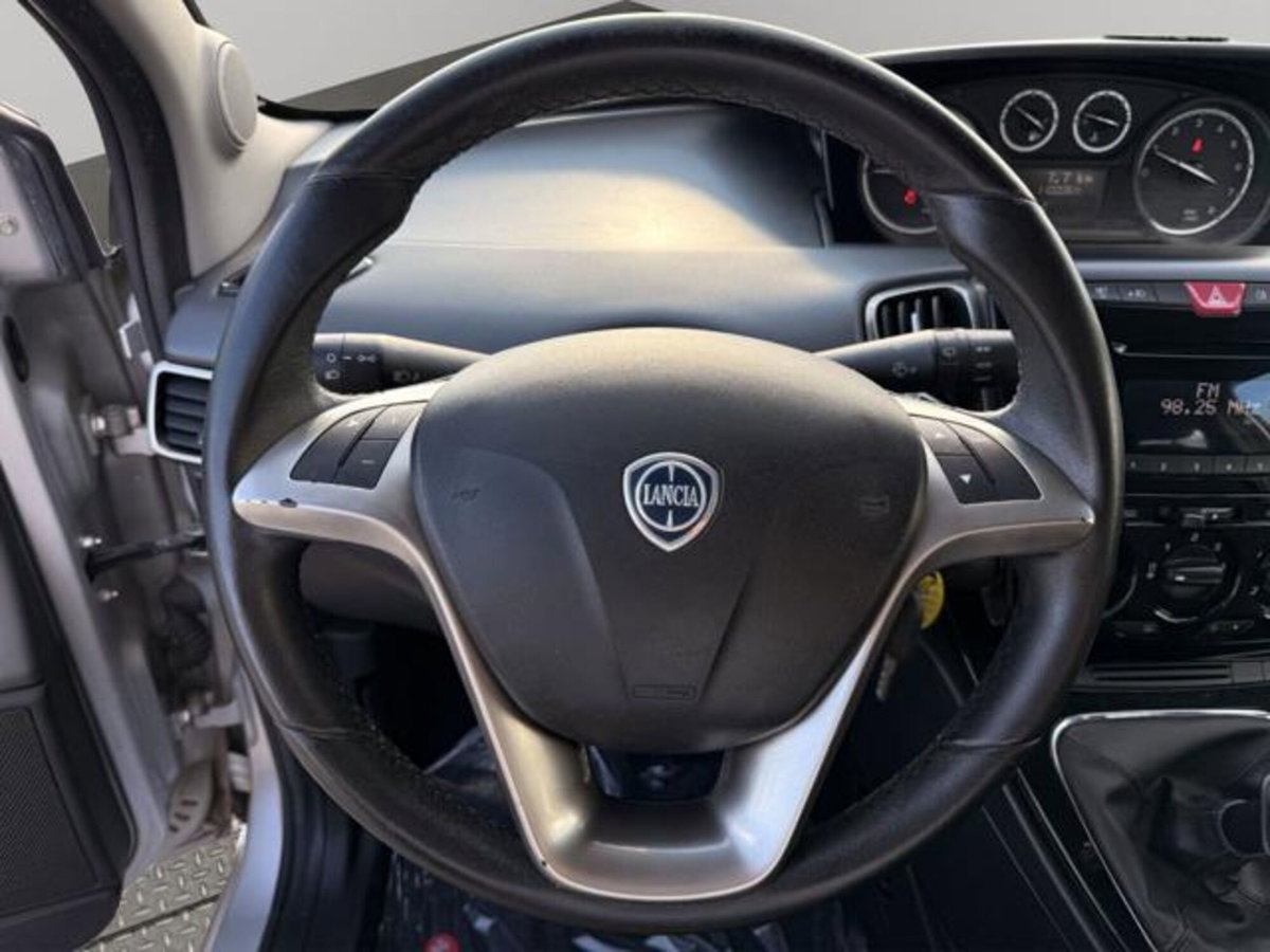 Lancia Ypsilon 1.2 69 CV 5 porte Silver (8)