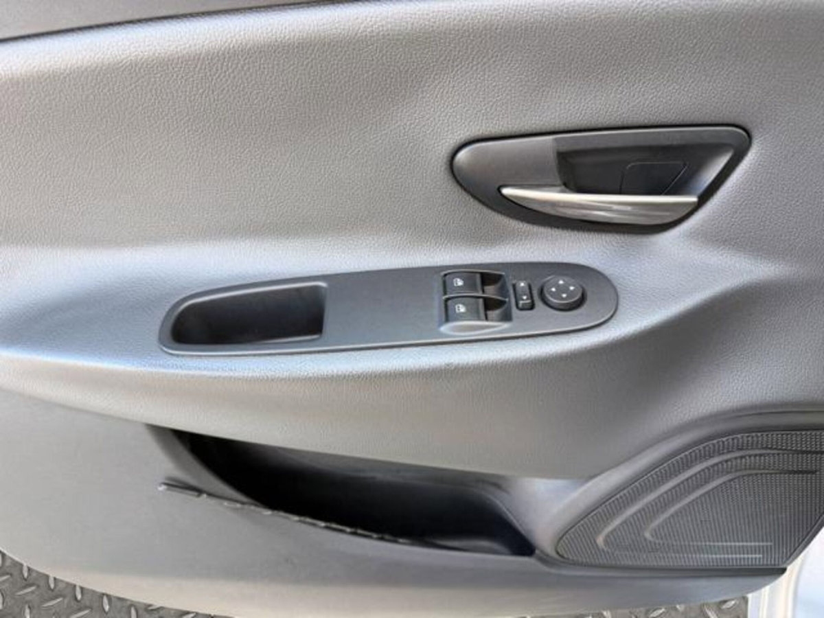 Lancia Ypsilon 1.2 69 CV 5 porte Silver (9)
