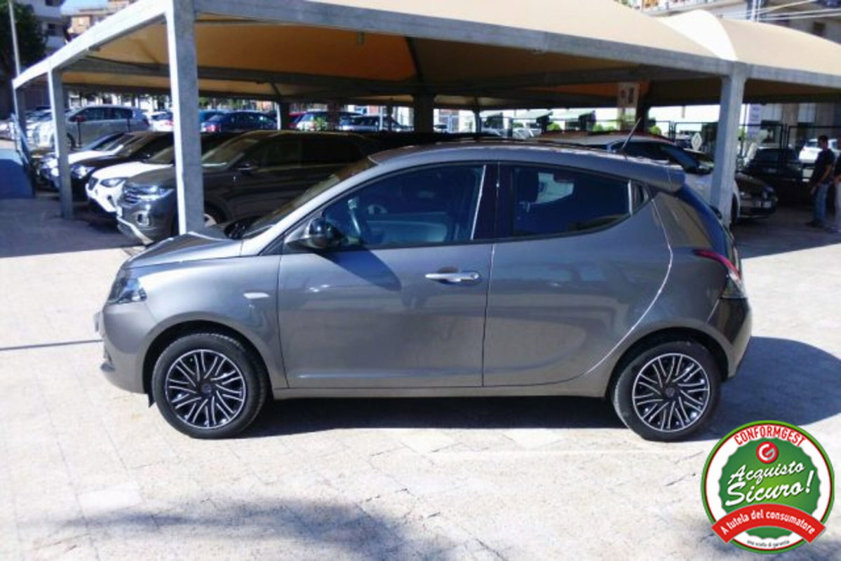 Lancia Ypsilon 1.0 FireFly 5 porte S&S Hybrid Gold Plus (4)