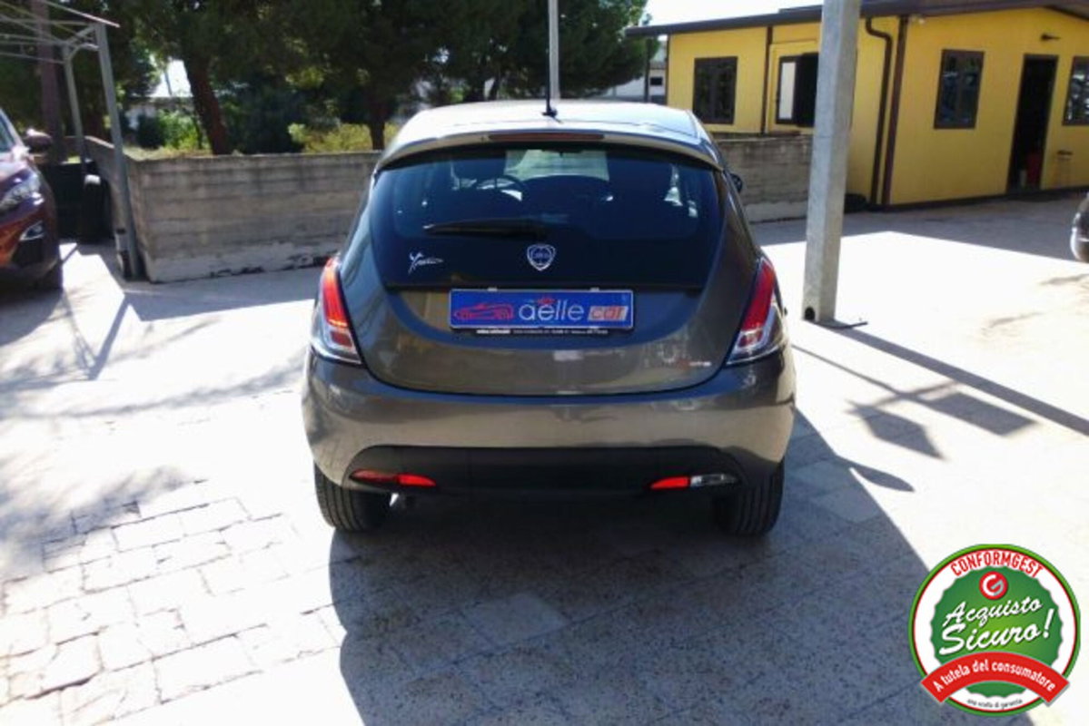Lancia Ypsilon 1.0 FireFly 5 porte S&S Hybrid Gold Plus (6)
