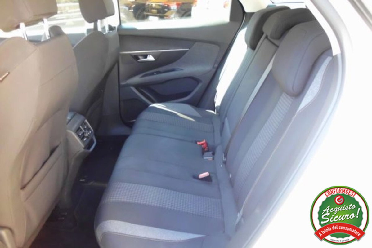 Peugeot 3008 BlueHDi 130 S&S EAT8 Active Business (10)