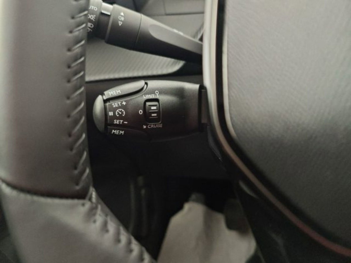 Peugeot 2008 1.2 turbo Allure 100cv (6)