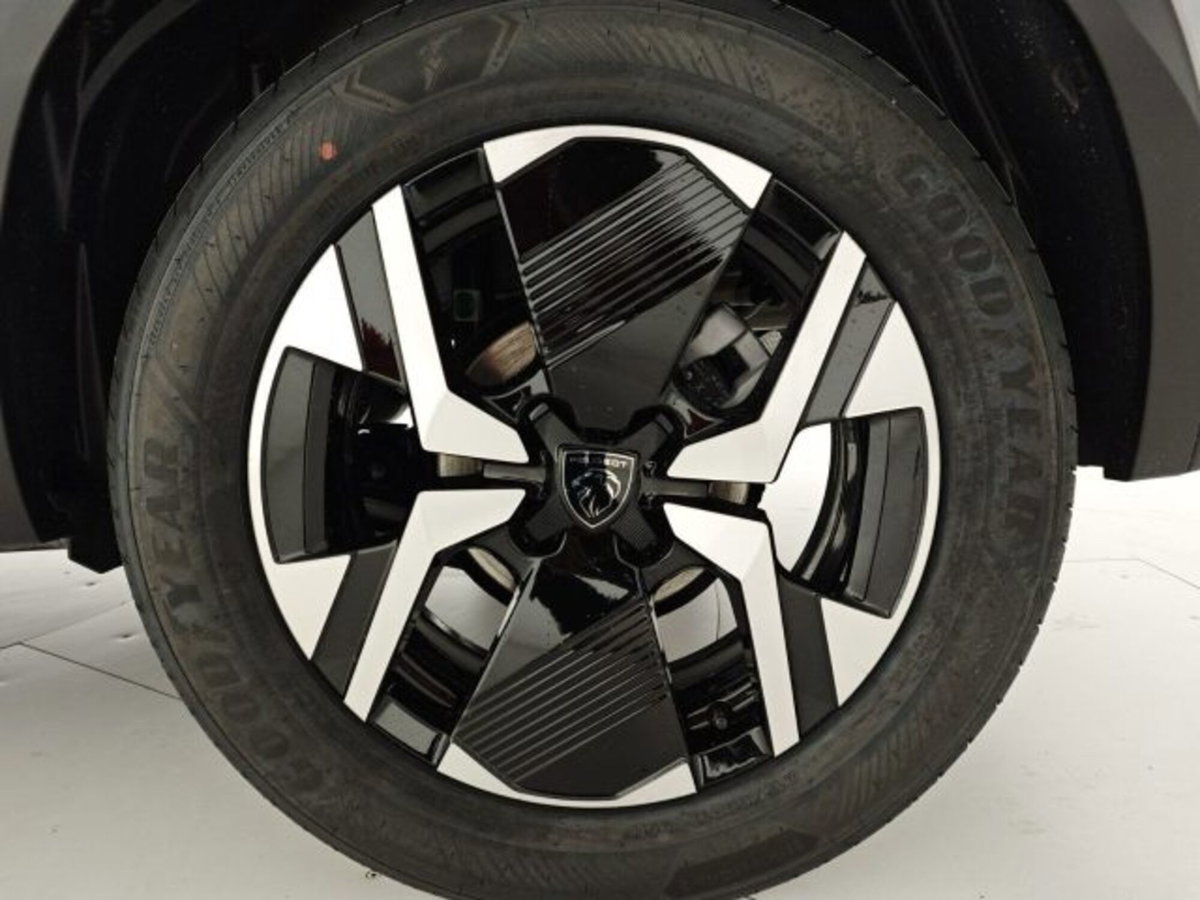 Peugeot 2008 1.2 turbo Allure 100cv (10)