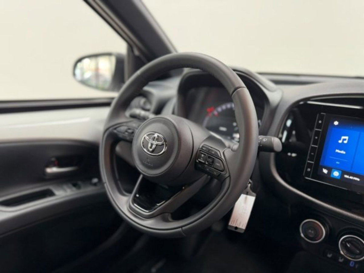Toyota Aygo X 1.0 Active 72cv (10)