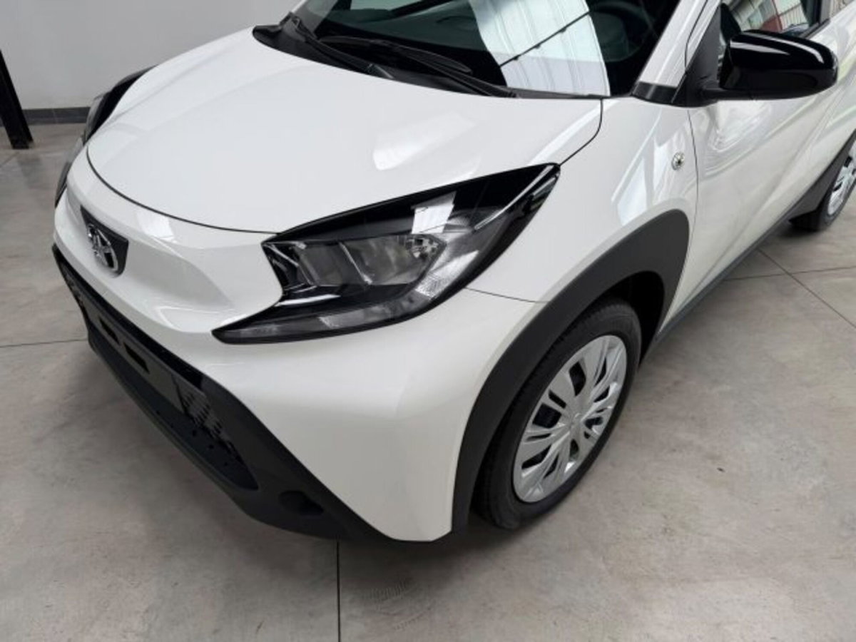 Toyota Aygo X 1.0 Active 72cv (3)