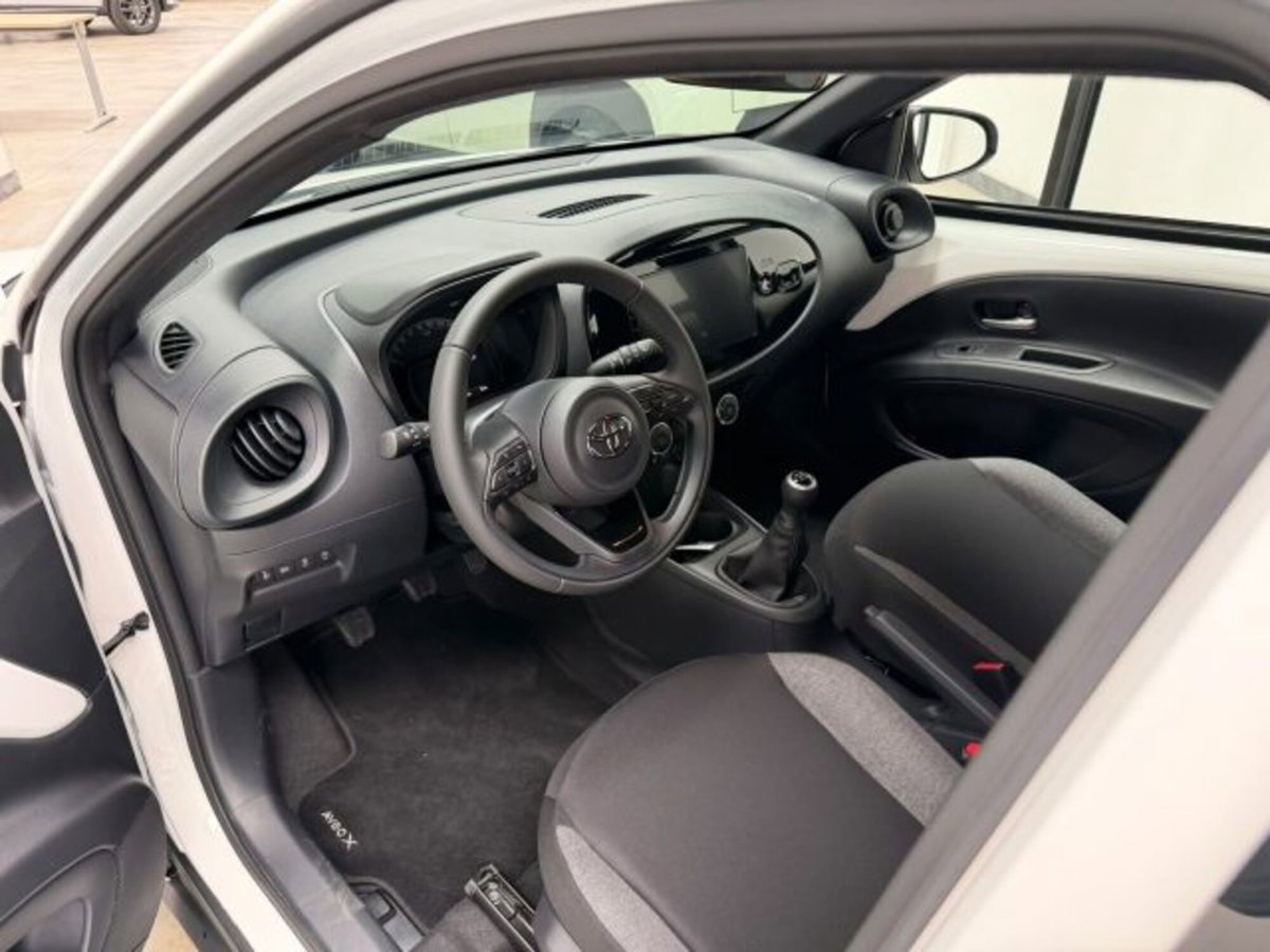 Toyota Aygo X 1.0 Active 72cv (7)