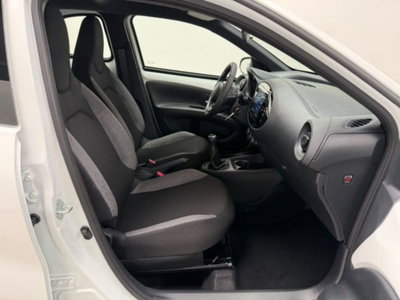 Toyota Aygo X 1.0 Active 72cv (8)