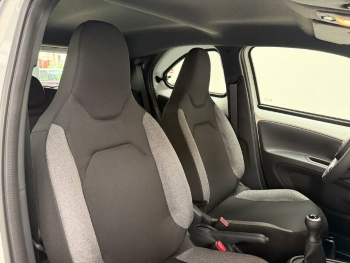 Toyota Aygo X 1.0 Active 72cv (9)