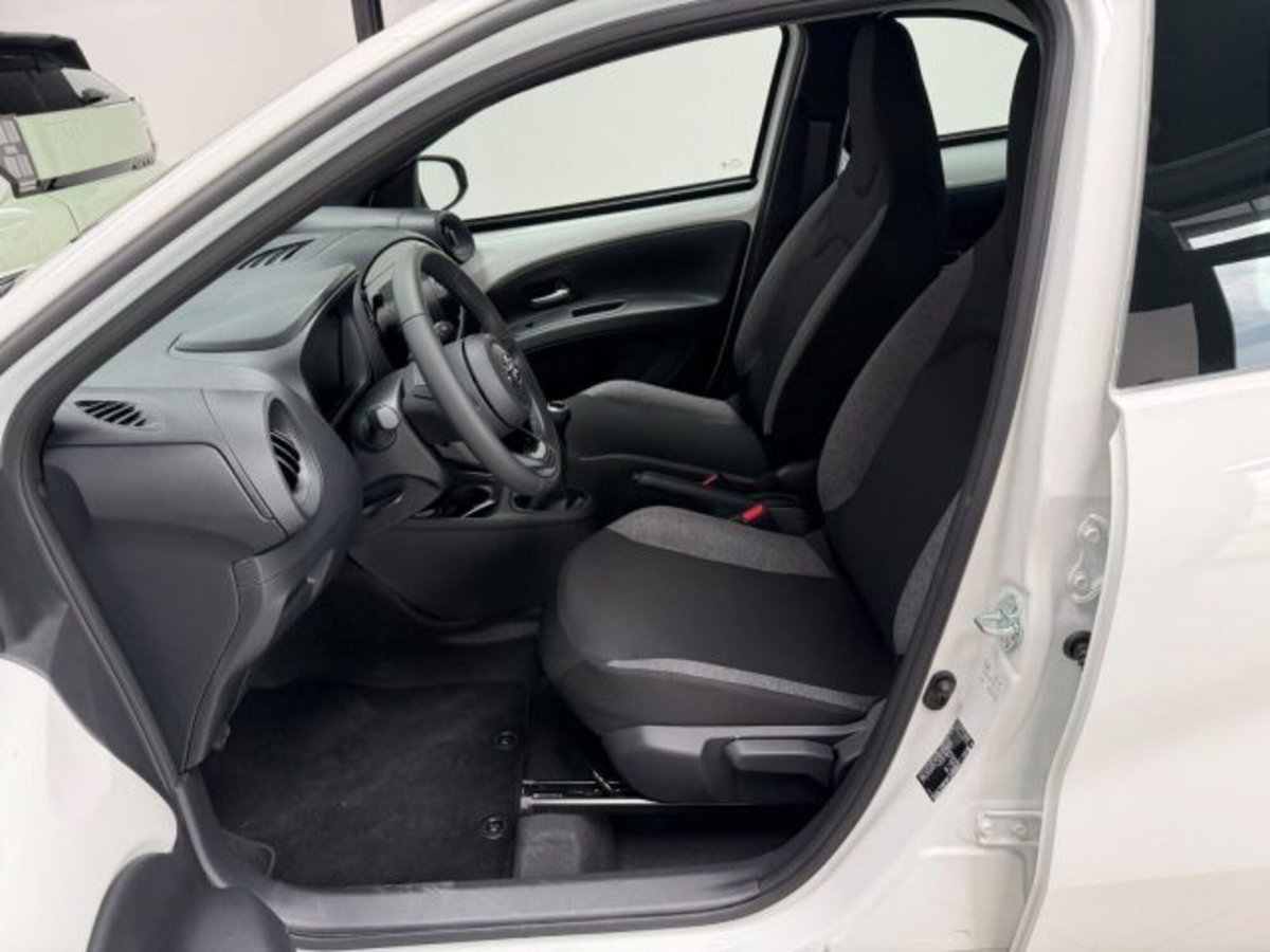 Toyota Aygo X 1.0 Active 72cv (6)