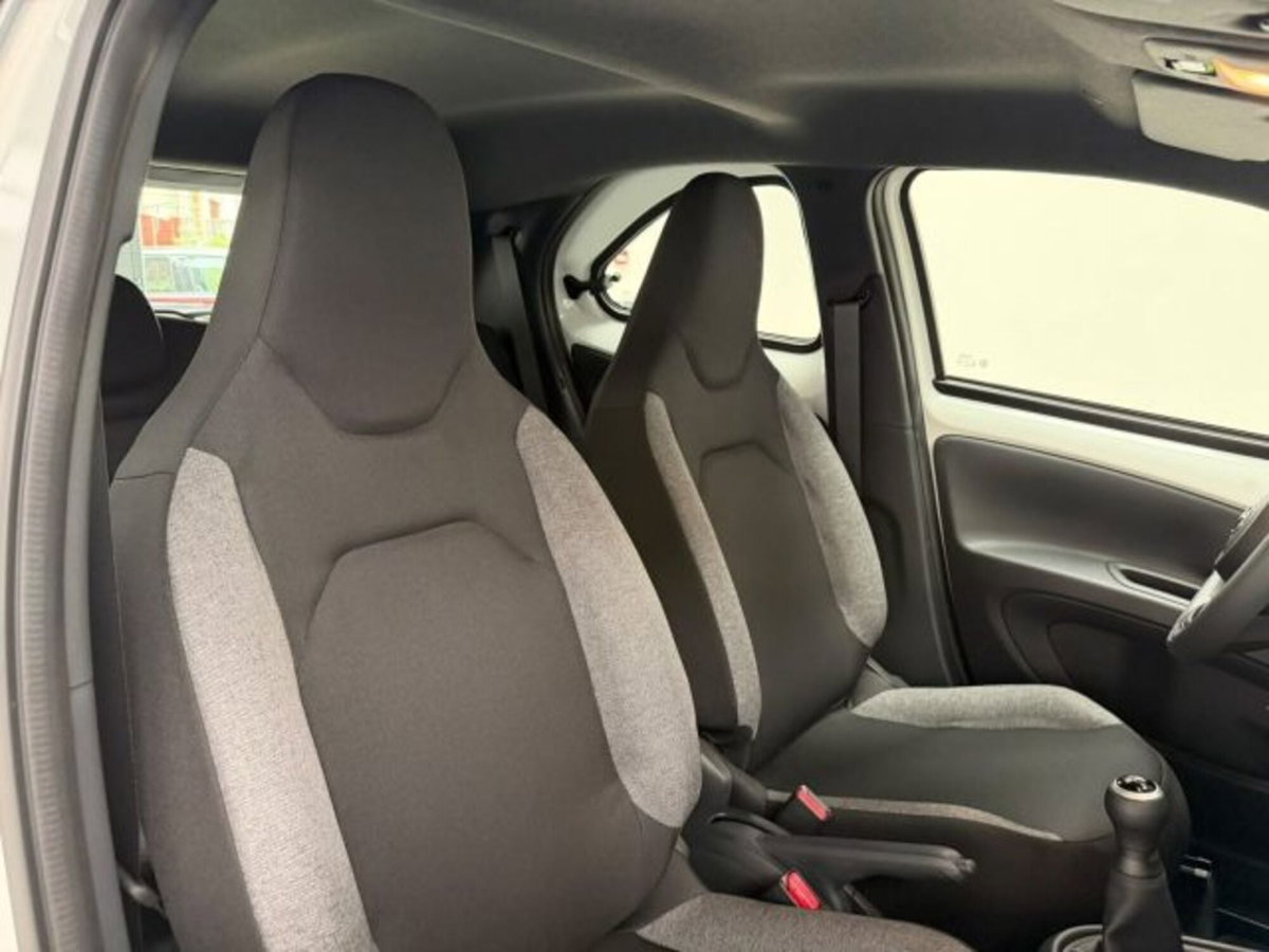 Toyota Aygo X 1.0 Active 72cv (9)