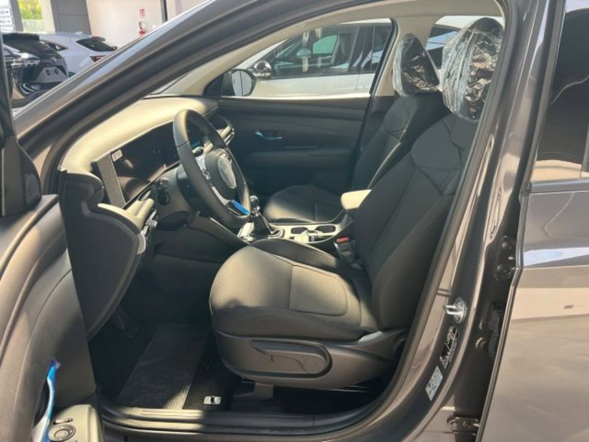 Hyundai Tucson 1.6 crdi 48V Business 2wd dct (9)