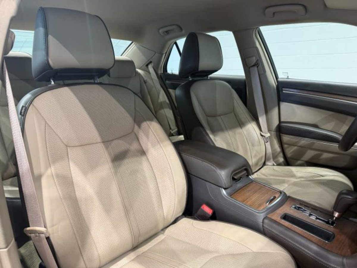 Lancia Thema 3.0 V6 Multijet II 239 CV Executive (14)