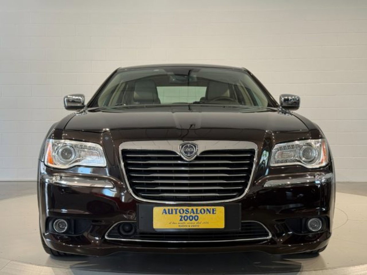 Lancia Thema 3.0 V6 Multijet II 239 CV Executive (8)