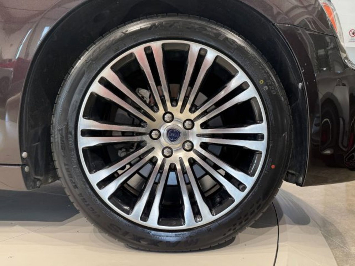 Lancia Thema 3.0 V6 Multijet II 239 CV Executive (9)