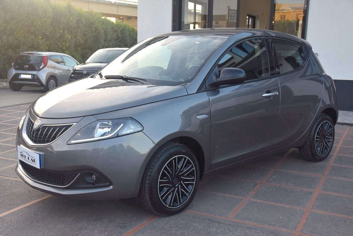 Lancia Ypsilon 1.0 FireFly 5 porte S&S Hybrid Gold Plus (3)