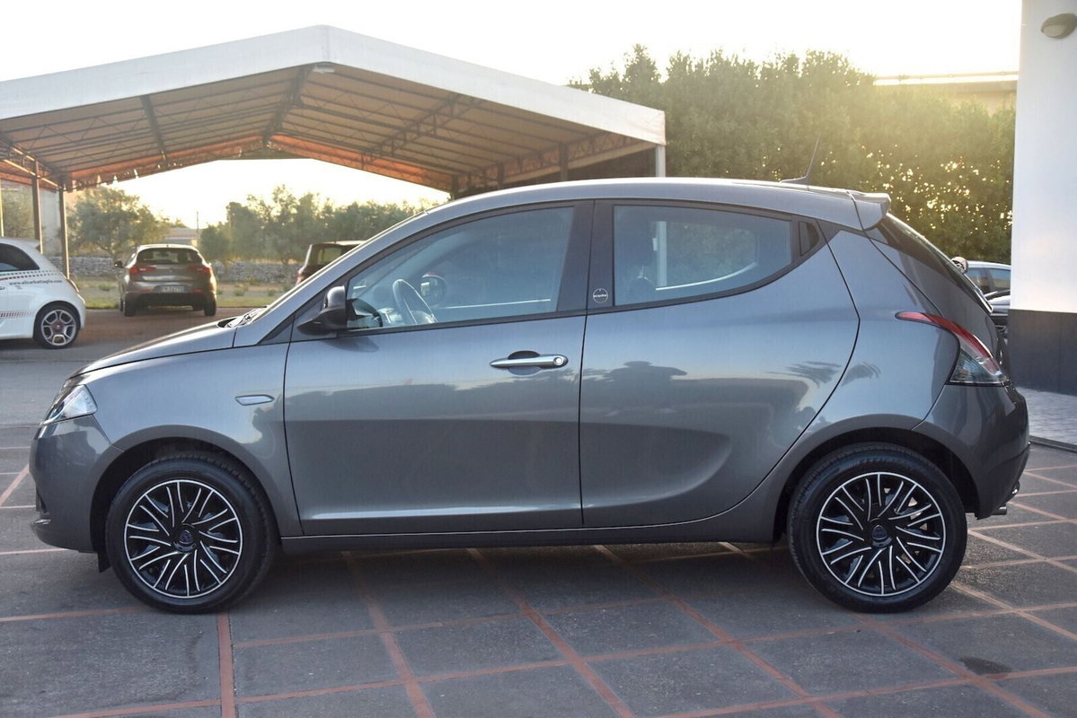 Lancia Ypsilon 1.0 FireFly 5 porte S&S Hybrid Gold Plus (4)