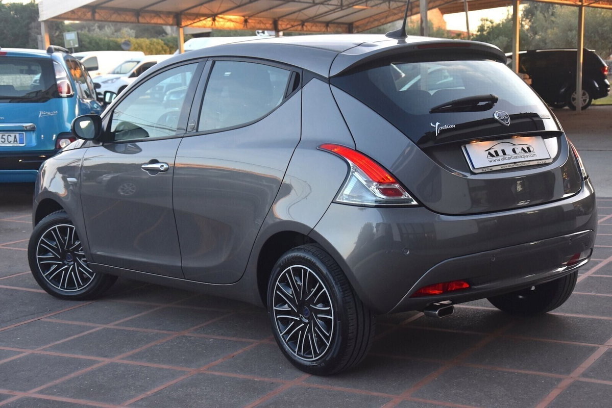 Lancia Ypsilon 1.0 FireFly 5 porte S&S Hybrid Gold Plus (5)