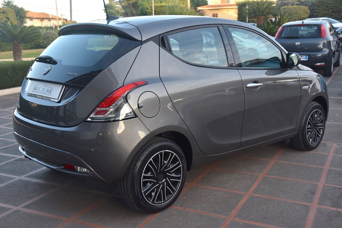 Lancia Ypsilon 1.0 FireFly 5 porte S&S Hybrid Gold Plus (7)