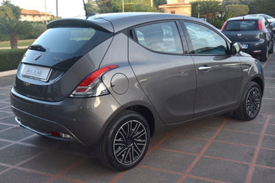 Lancia Ypsilon 1.0 FireFly 5 porte S&S Hybrid Gold Plus (7)