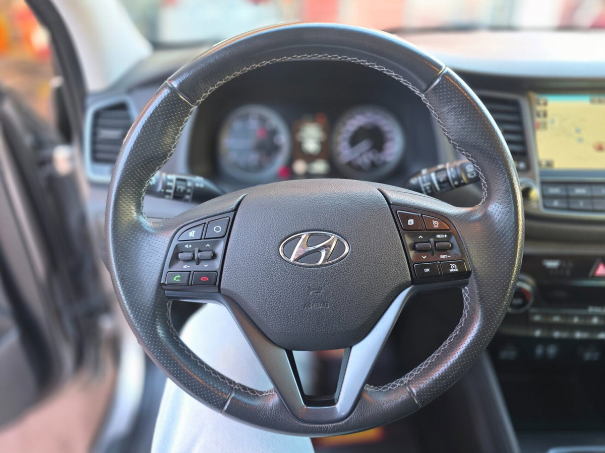 Hyundai Tucson 1.7 CRDi Sound Edition (13)