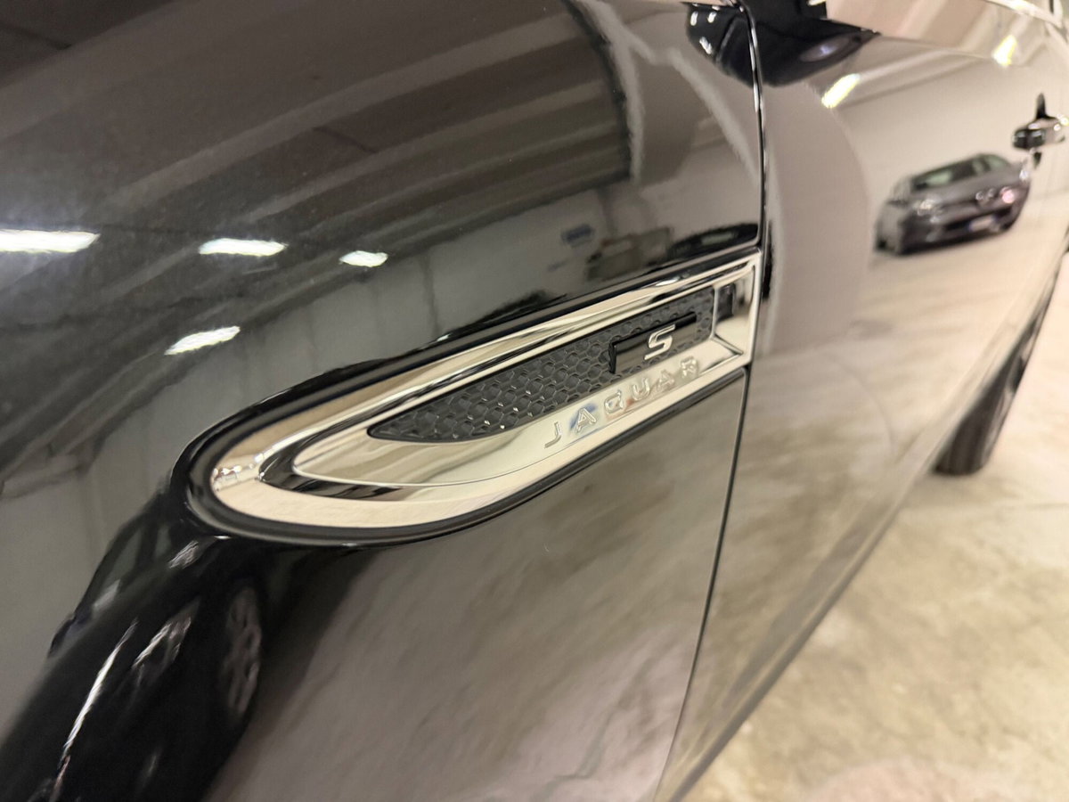 Jaguar E-Pace 2.0D 180 CV AWD aut. First Edition (13)