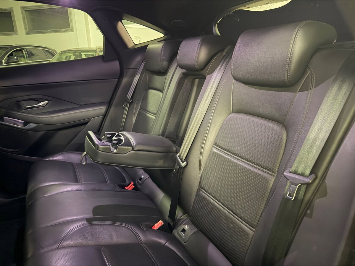 Jaguar E-Pace 2.0D 180 CV AWD aut. First Edition (16)