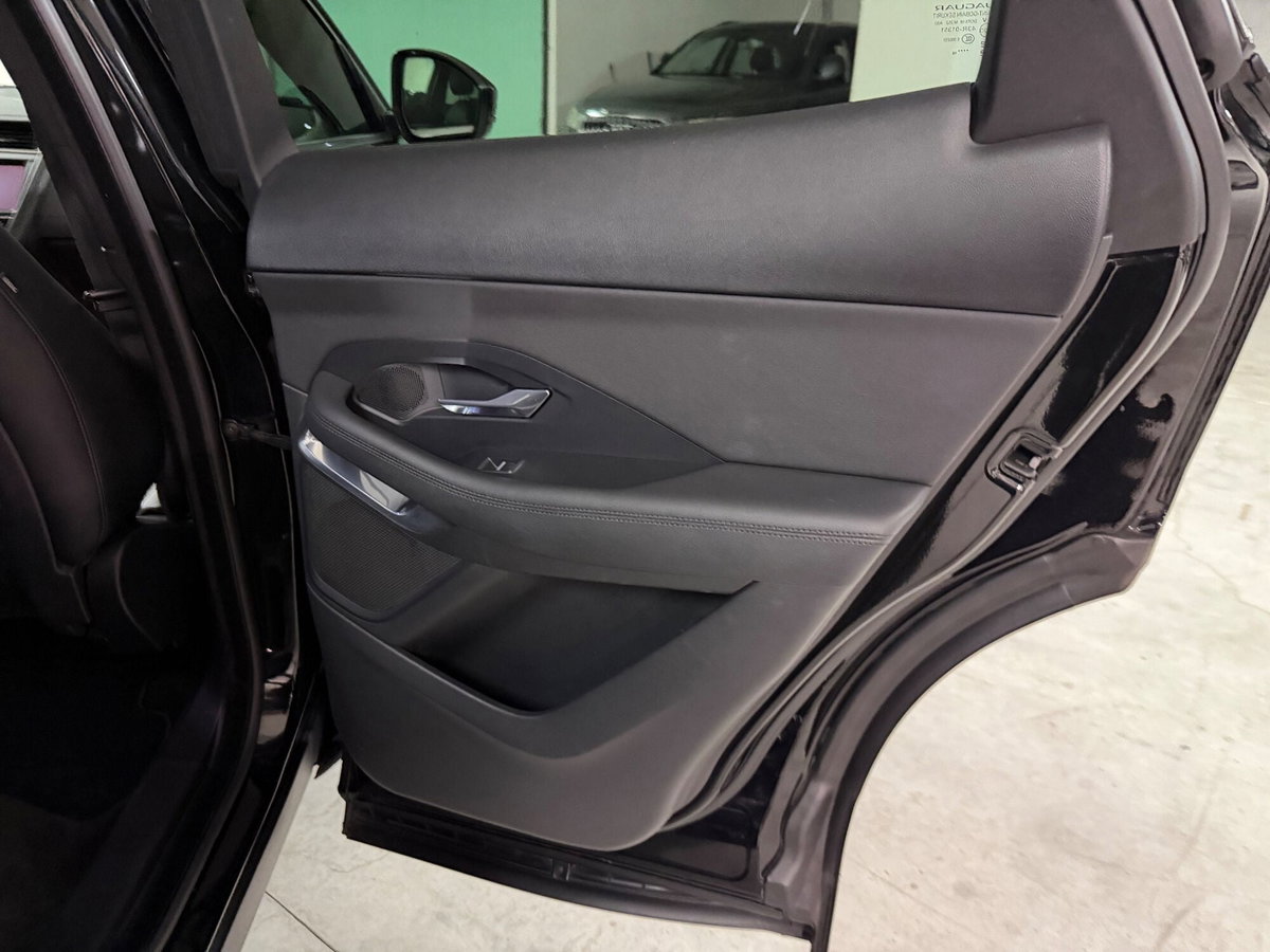 Jaguar E-Pace 2.0D 180 CV AWD aut. First Edition (17)