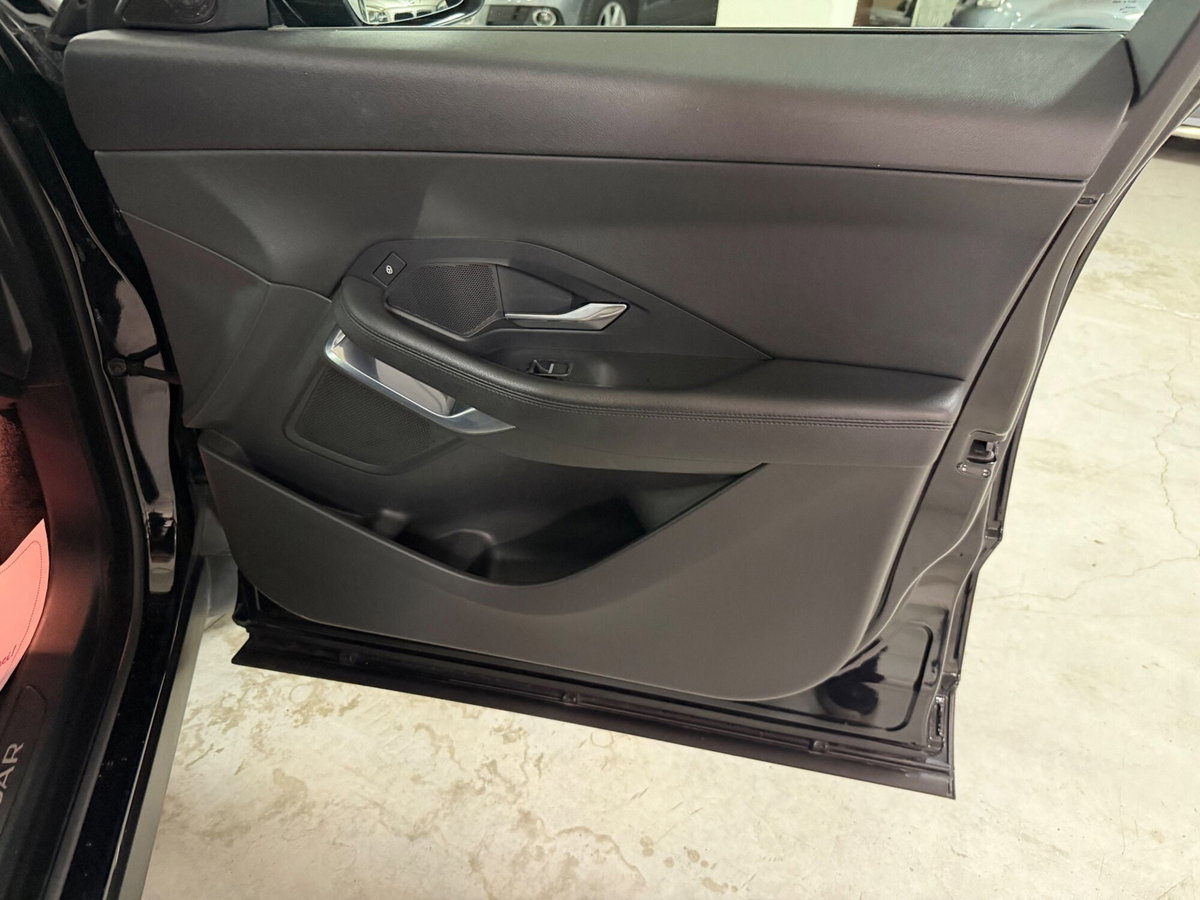 Jaguar E-Pace 2.0D 180 CV AWD aut. First Edition (20)