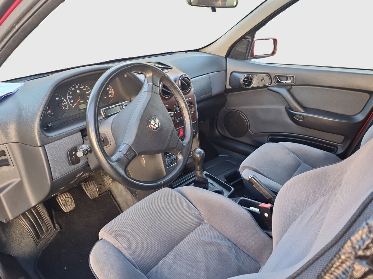 Alfa Romeo 146 1.4i 16V Twin Spark cat (14)