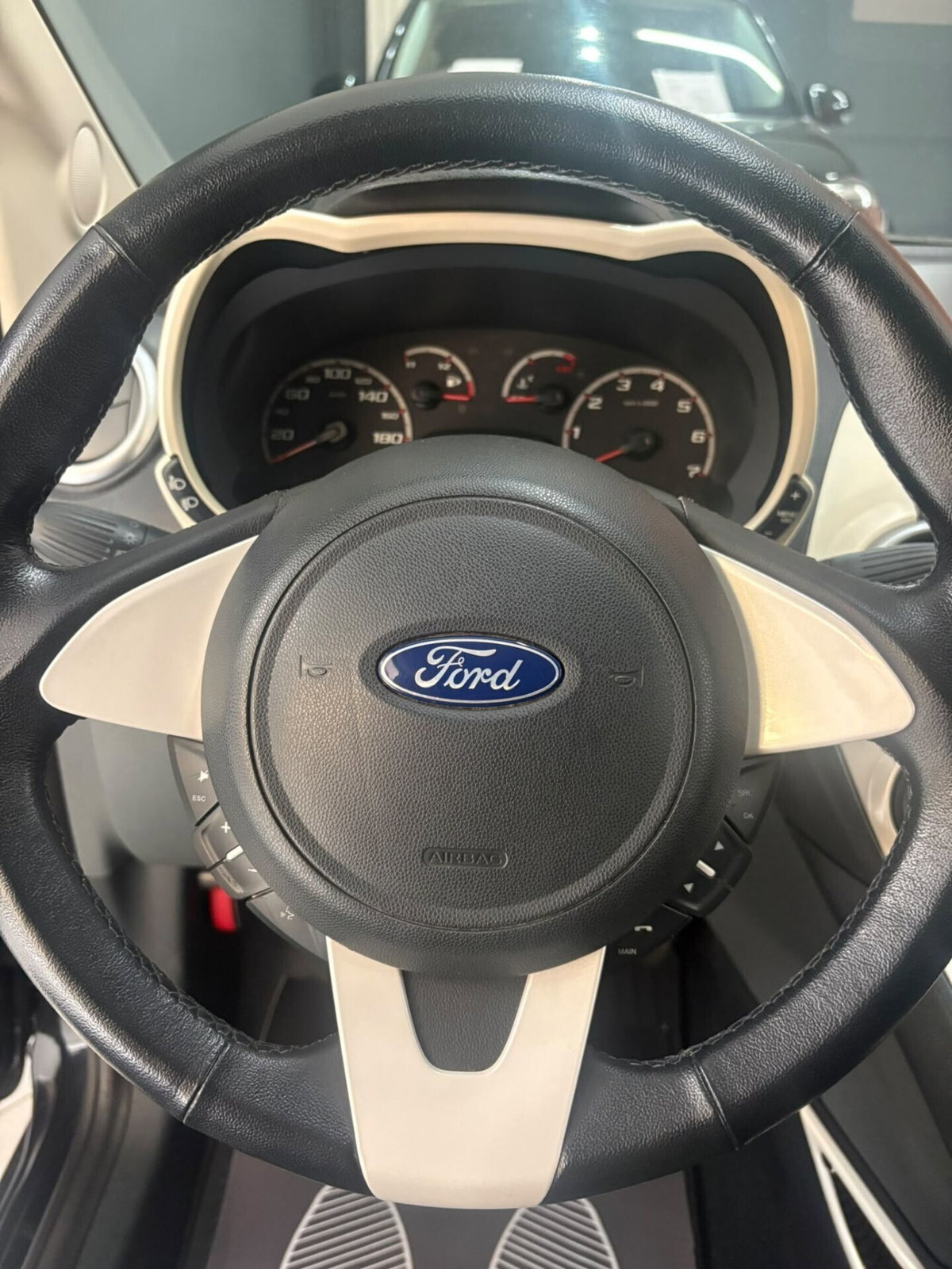 Ford Ka 1.2 8V 69CV Titanium (15)