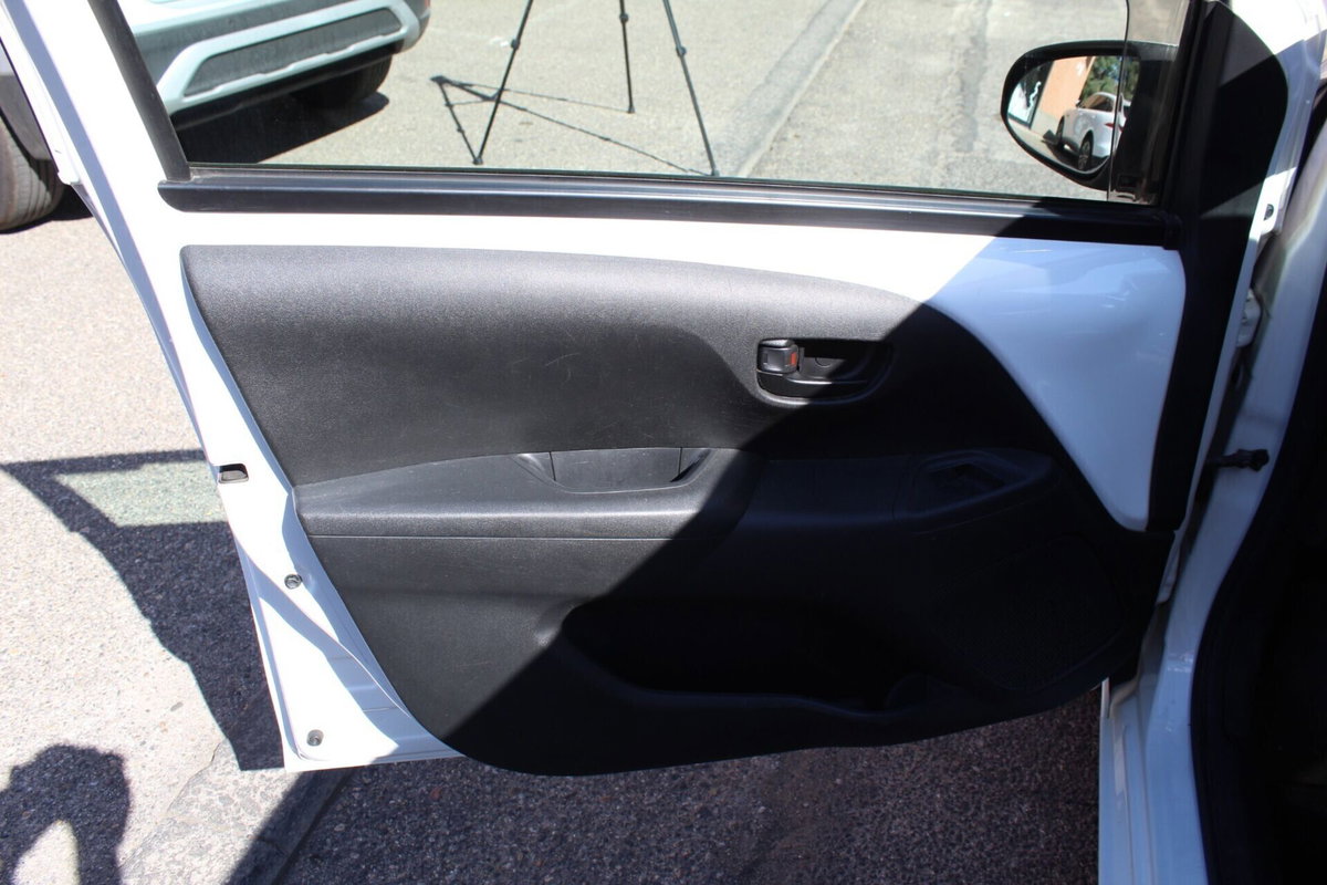 Toyota Aygo 1.0 VVT-i 69 CV 5 porte x-play (10)