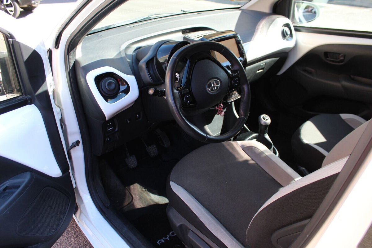 Toyota Aygo 1.0 VVT-i 69 CV 5 porte x-play (12)
