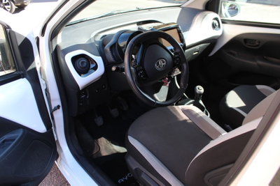 Toyota Aygo 1.0 VVT-i 69 CV 5 porte x-play (12)